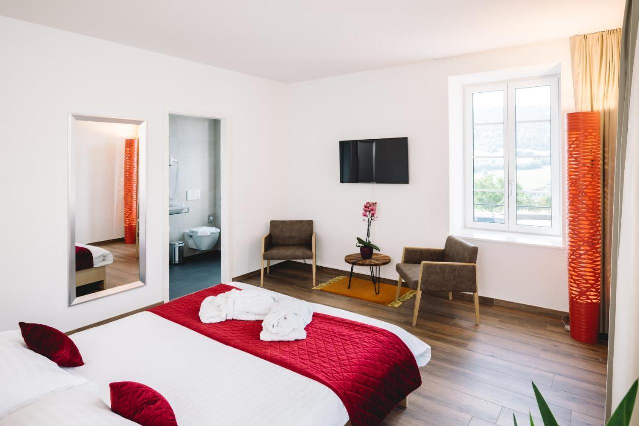 Hotel-Restaurant La Croix D'Or Ballaigues Экстерьер фото