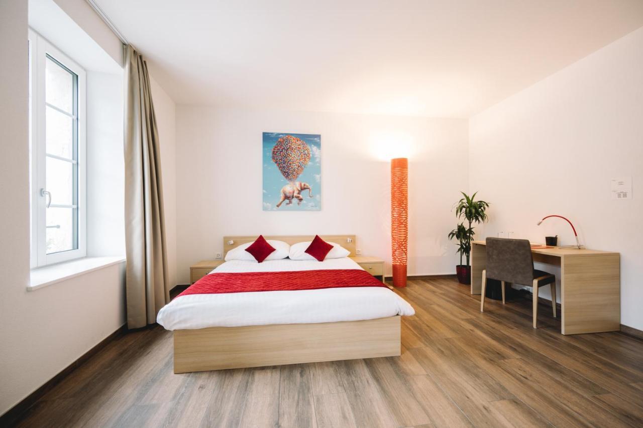 Hotel-Restaurant La Croix D'Or Ballaigues Экстерьер фото