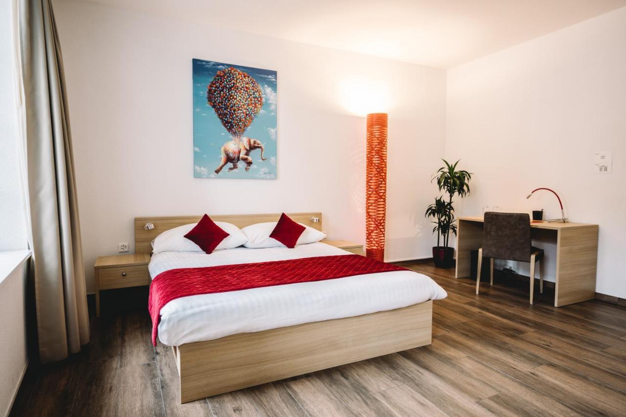 Hotel-Restaurant La Croix D'Or Ballaigues Экстерьер фото